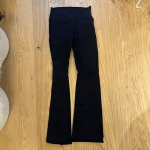 ALO Yoga Black Performance Leggings with Subtle Logo